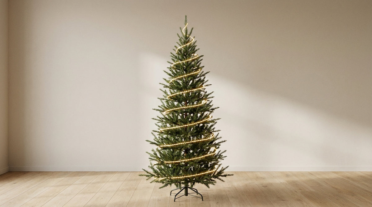 Comment mettre une guirlande sur un sapin avec élégance