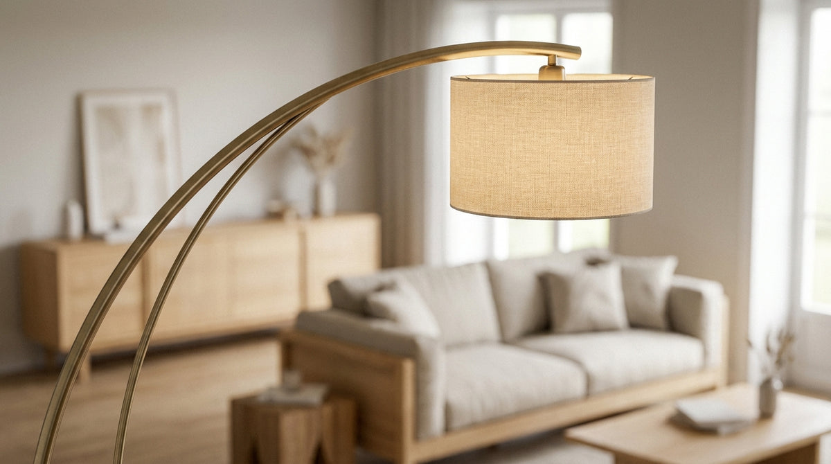 Lampadaire arc scandinave : le choisir selon la surface