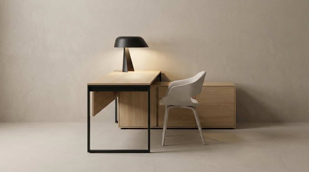 Bureau étudiant : le trio lampe, rangement et chaise