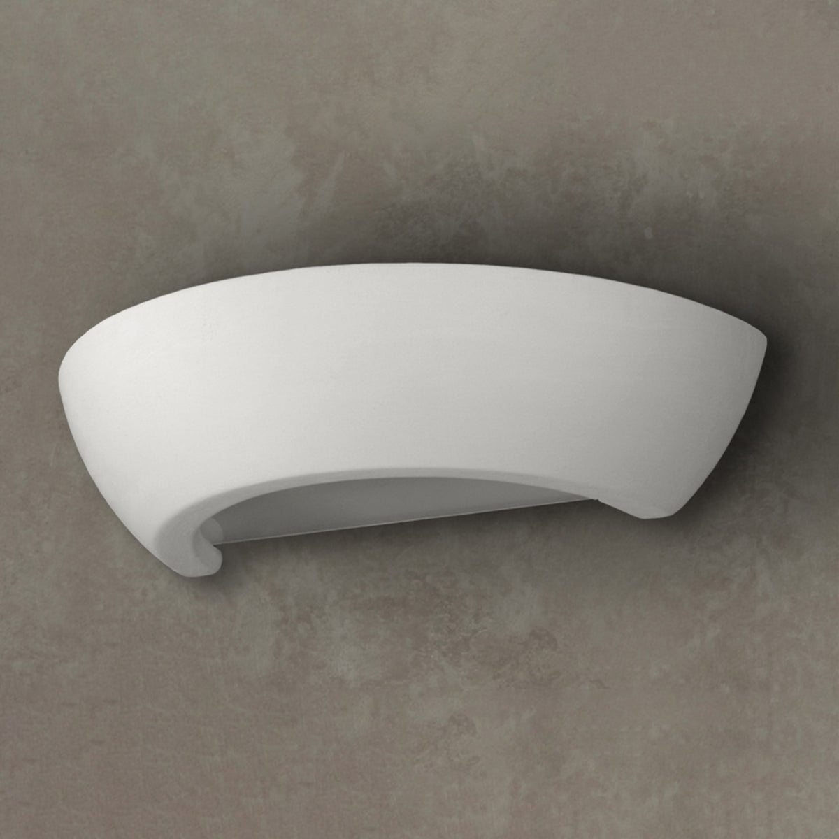 Même applique blanche présentée sur fond gris béton, éclairage éteint