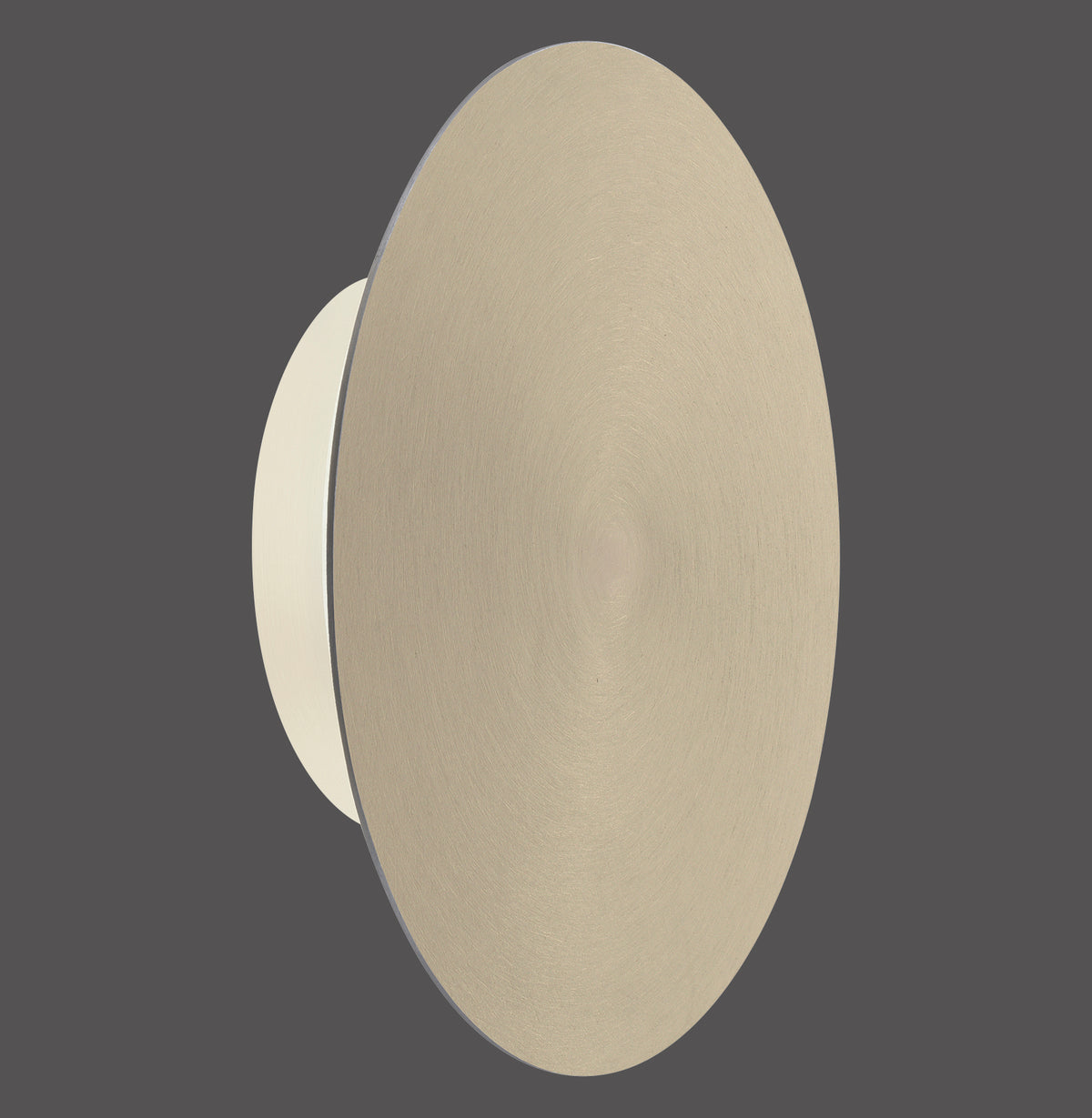 Vue de profil de l'applique ronde en laiton brossé sur fond gris anthracite