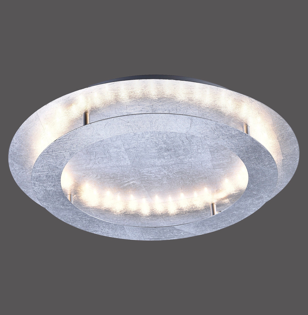 Vue de dessus du plafonnier rond argenté, anneau lumineux allumé