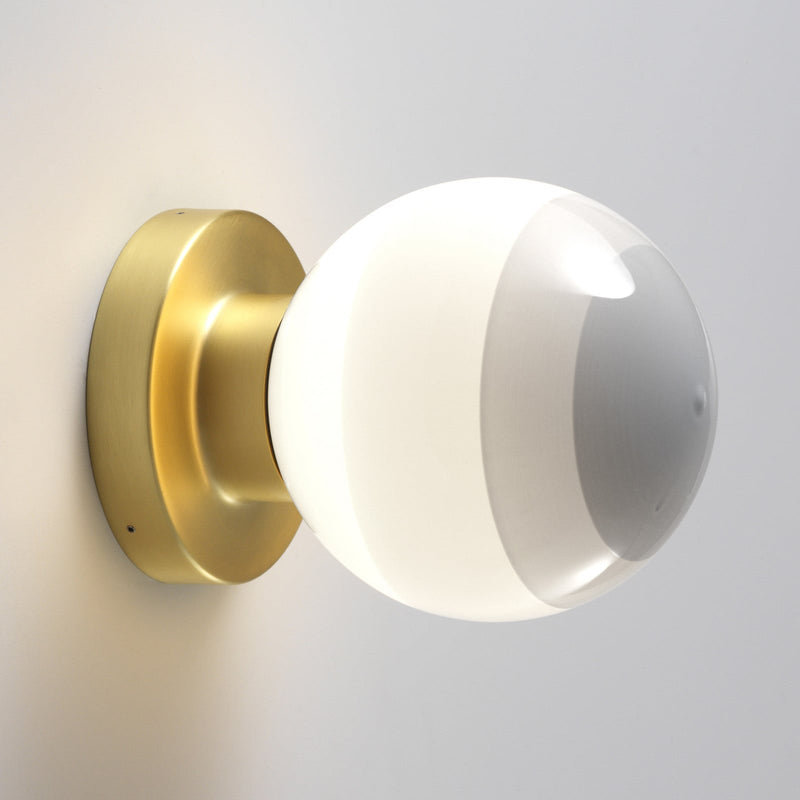 Applique murale LED Dipping Light A2 en verre, blanc et laiton, Ø 12,5 cm, 2700 K, 5,7 W