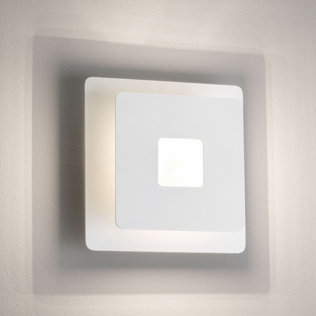 Applique murale LED Hennes en métal, blanc mat, hauteur 18 cm