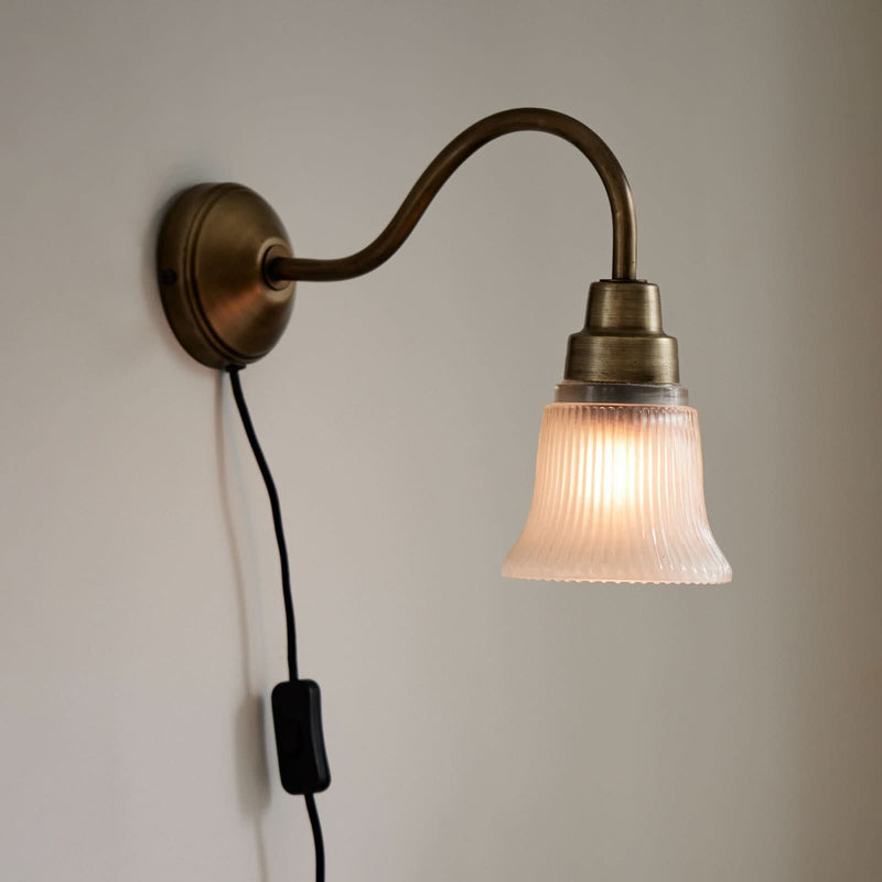 Applique murale Emmi en verre, laiton patiné, hauteur 25 cm
