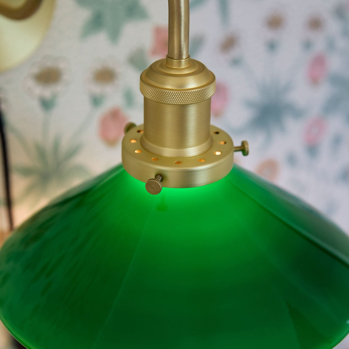 Applique murale Axel en verre, laiton ancien et vert, hauteur 25 cm