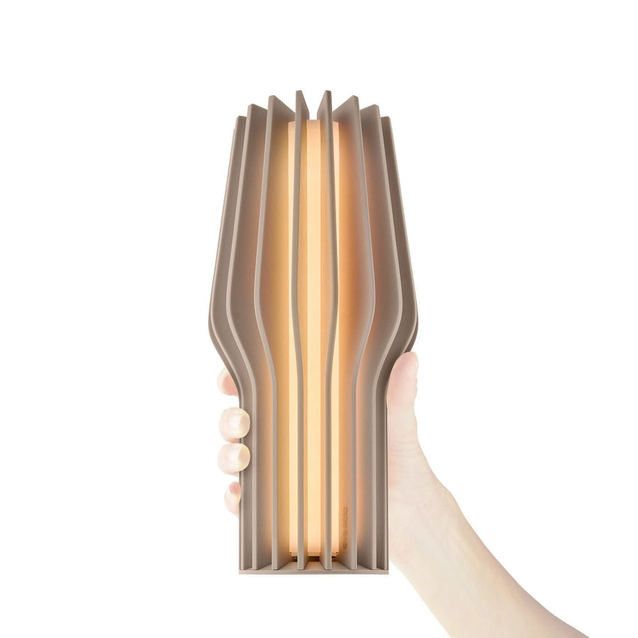 Lampe à poser d'extérieur LED rechargeable Radiant, beige, Ø 11 cm, IP44