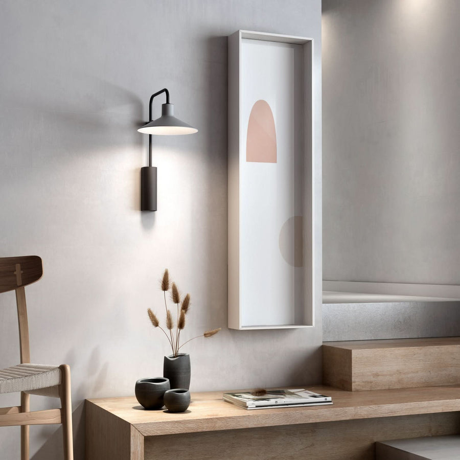 Applique murale LED Platet A/02 en laiton, gris clair et noir, hauteur 40 cm