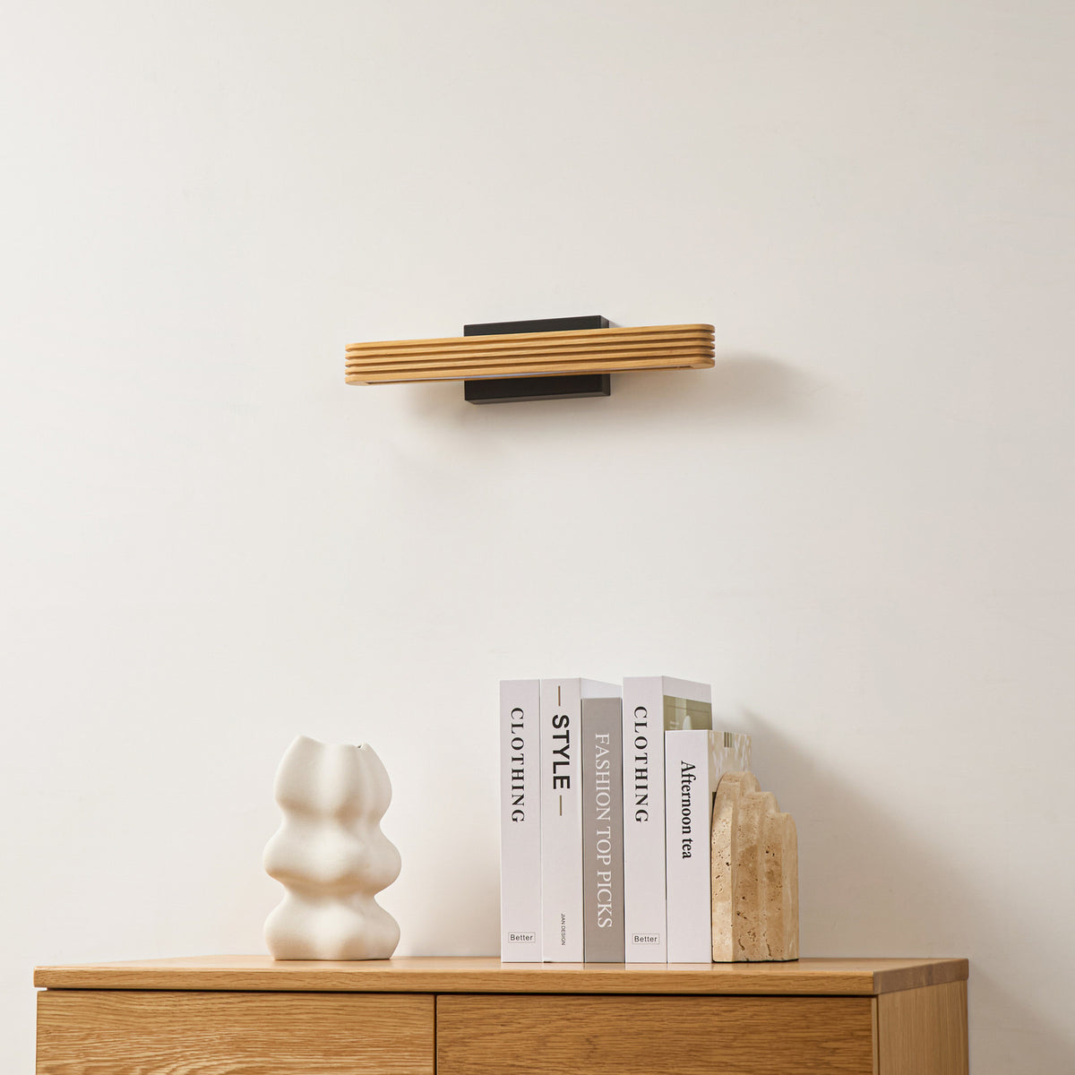 Applique murale LED Lieske en bois, hauteur 8 cm