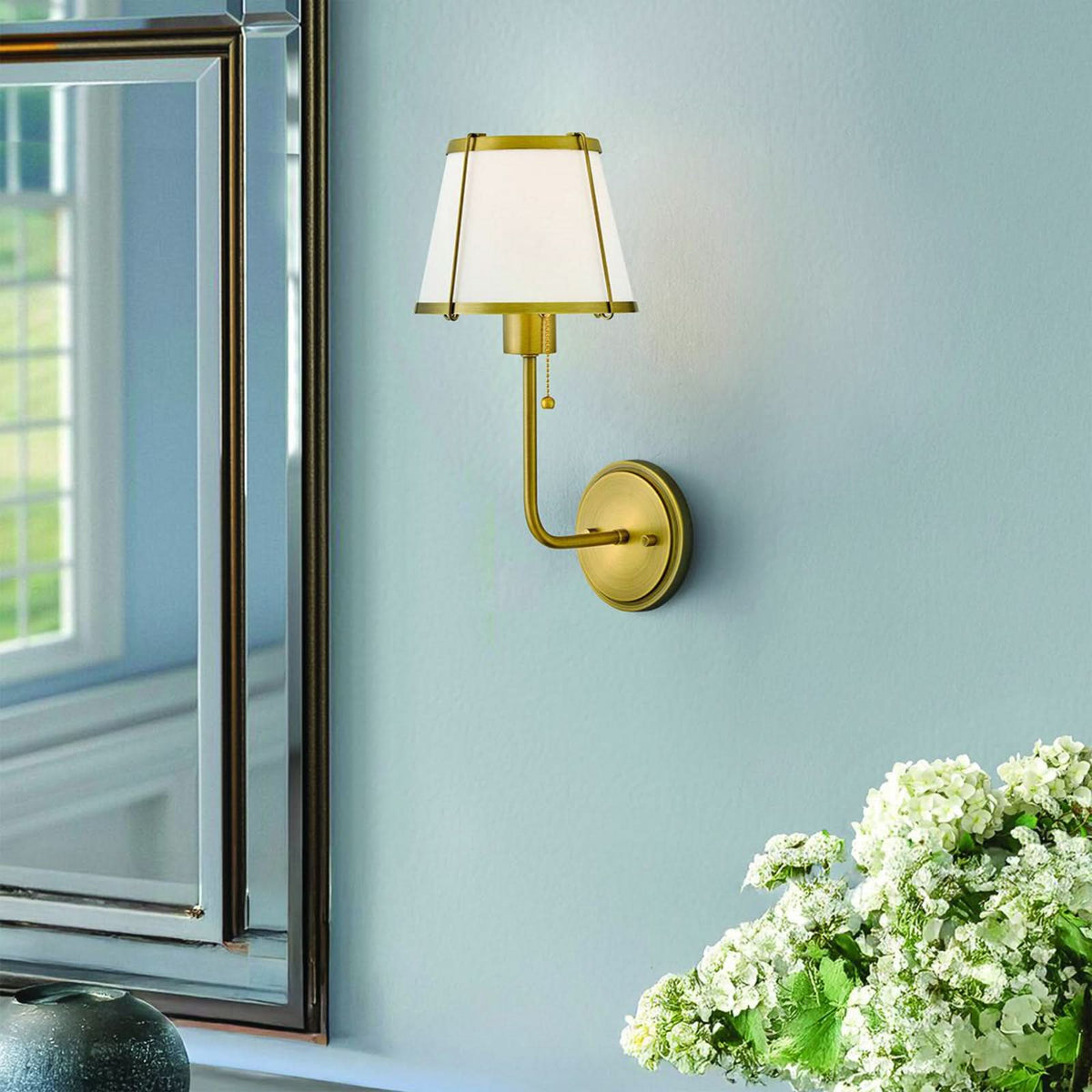 Applique murale Clarke 1 en lin, beige et laiton, hauteur 40 cm