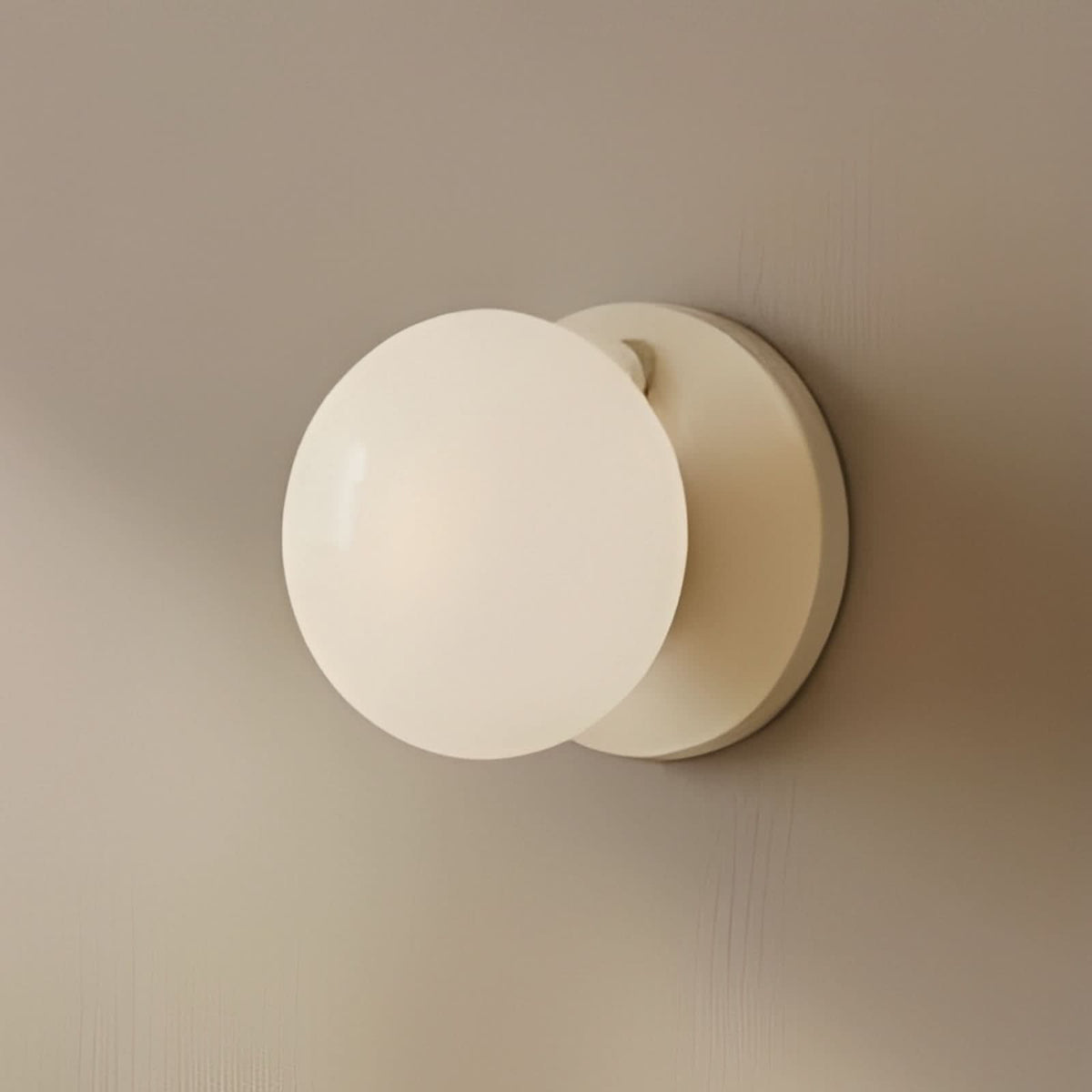 Applique murale Flo en verre, beige et blanc, Ø 19 cm