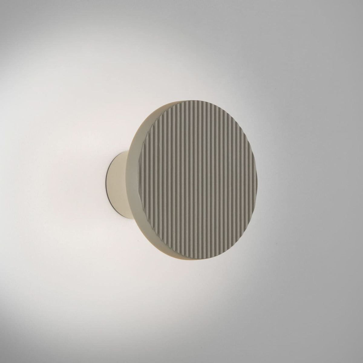 Applique murale LED Arid A/01 en aluminium, gris, Ø 14 cm, IP44
