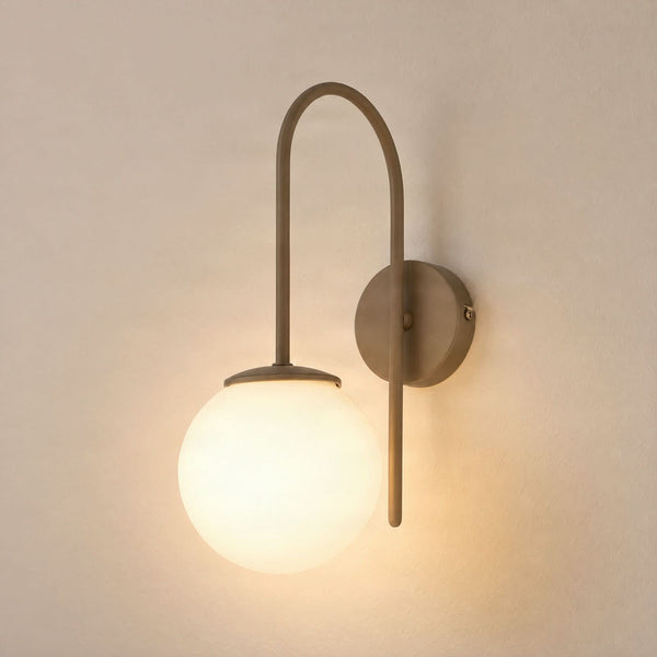 Applique murale Cambridge en verre, beige mat et blanc satiné, hauteur 34 cm