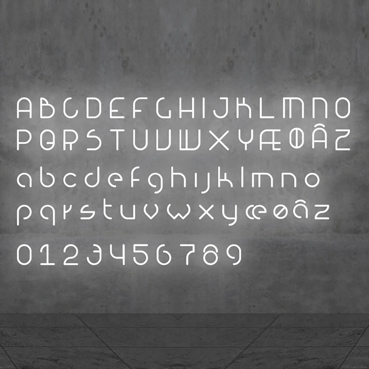 Planche complète de l'alphabet, majuscules, minuscules et chiffres en néon LED blanc.