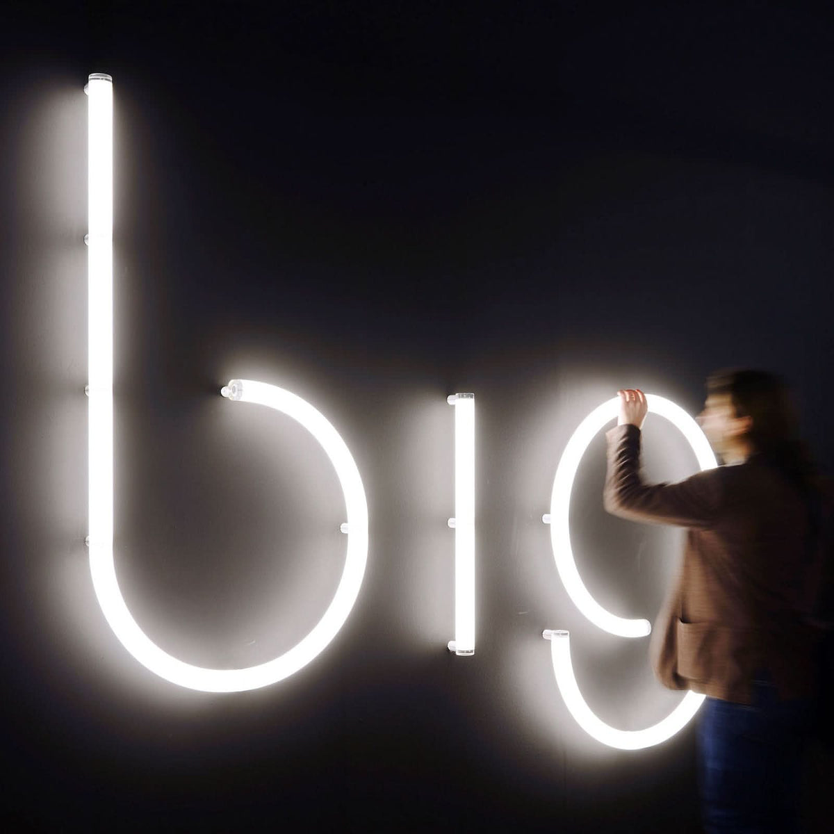 Applique murale LED Alphabet en aluminium, blanc, hauteur 65 cm, 3000 K, 19 W, largeur 65 cm