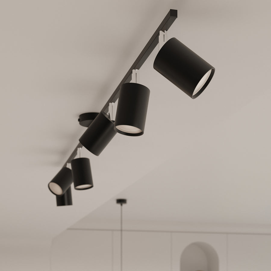 Détail en plongée de la finition noire mate et des projecteurs orientables