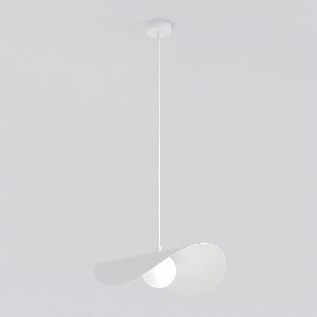 Suspension blanche vue de dessous avec diffuseur globe et abat-jour courbe.