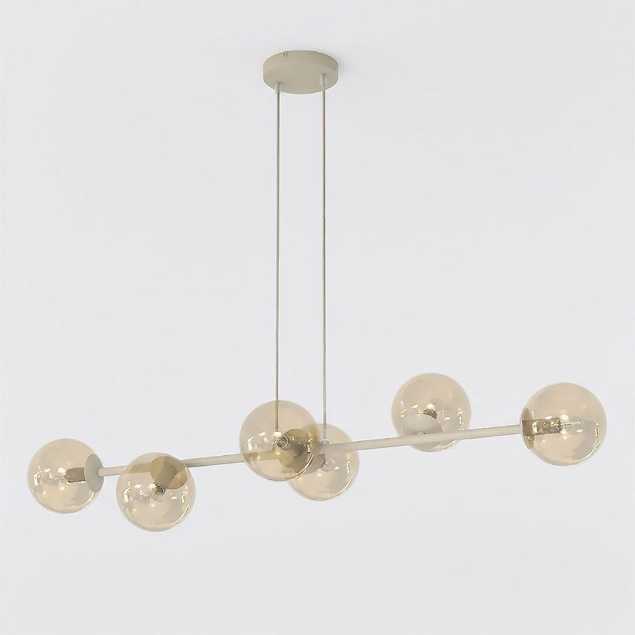 Suspension beige à six globes de verre ambré sur fond blanc