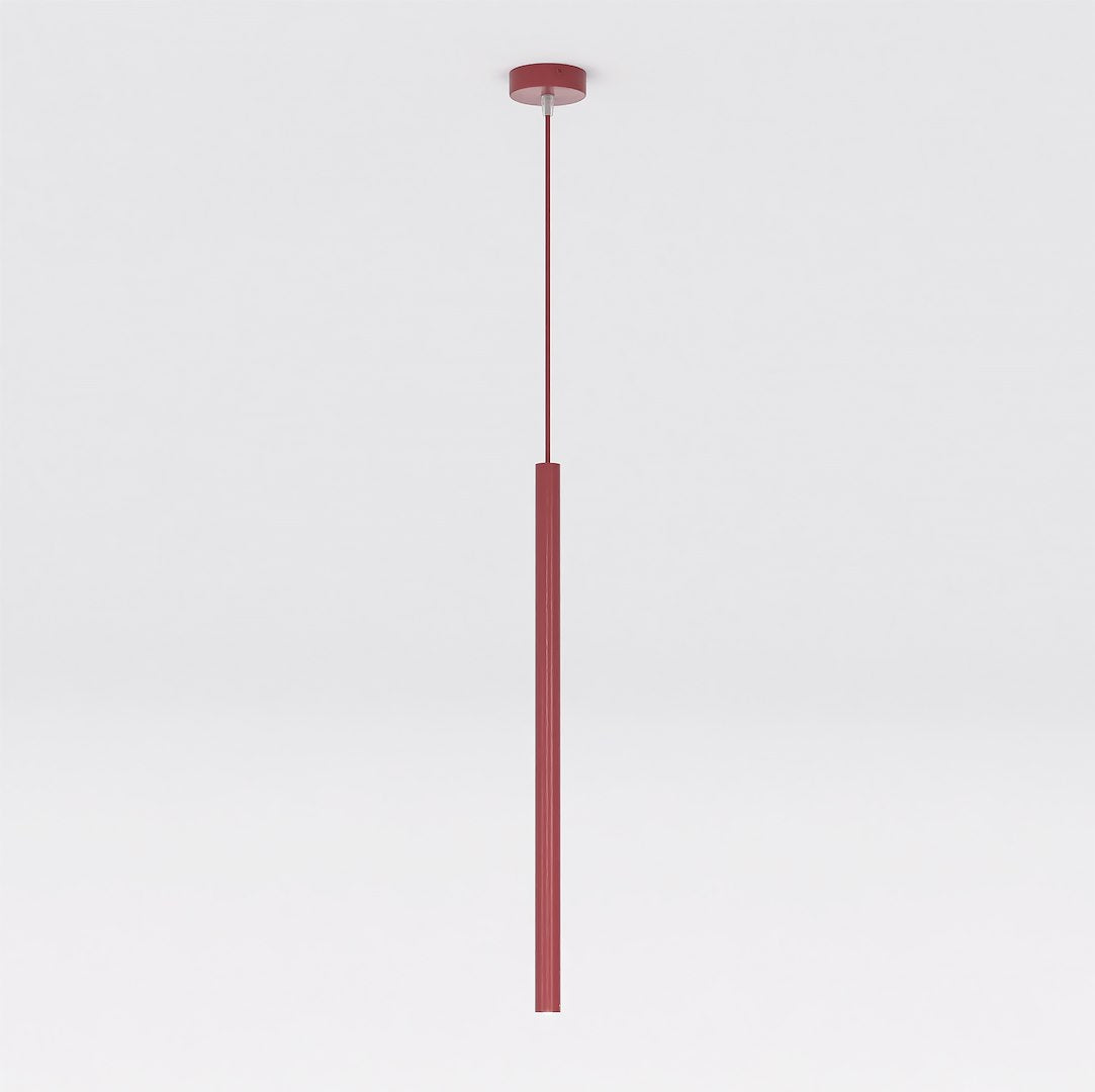 Suspension rouge bordeaux de face, long tube vertical et câble fin sur fond blanc.