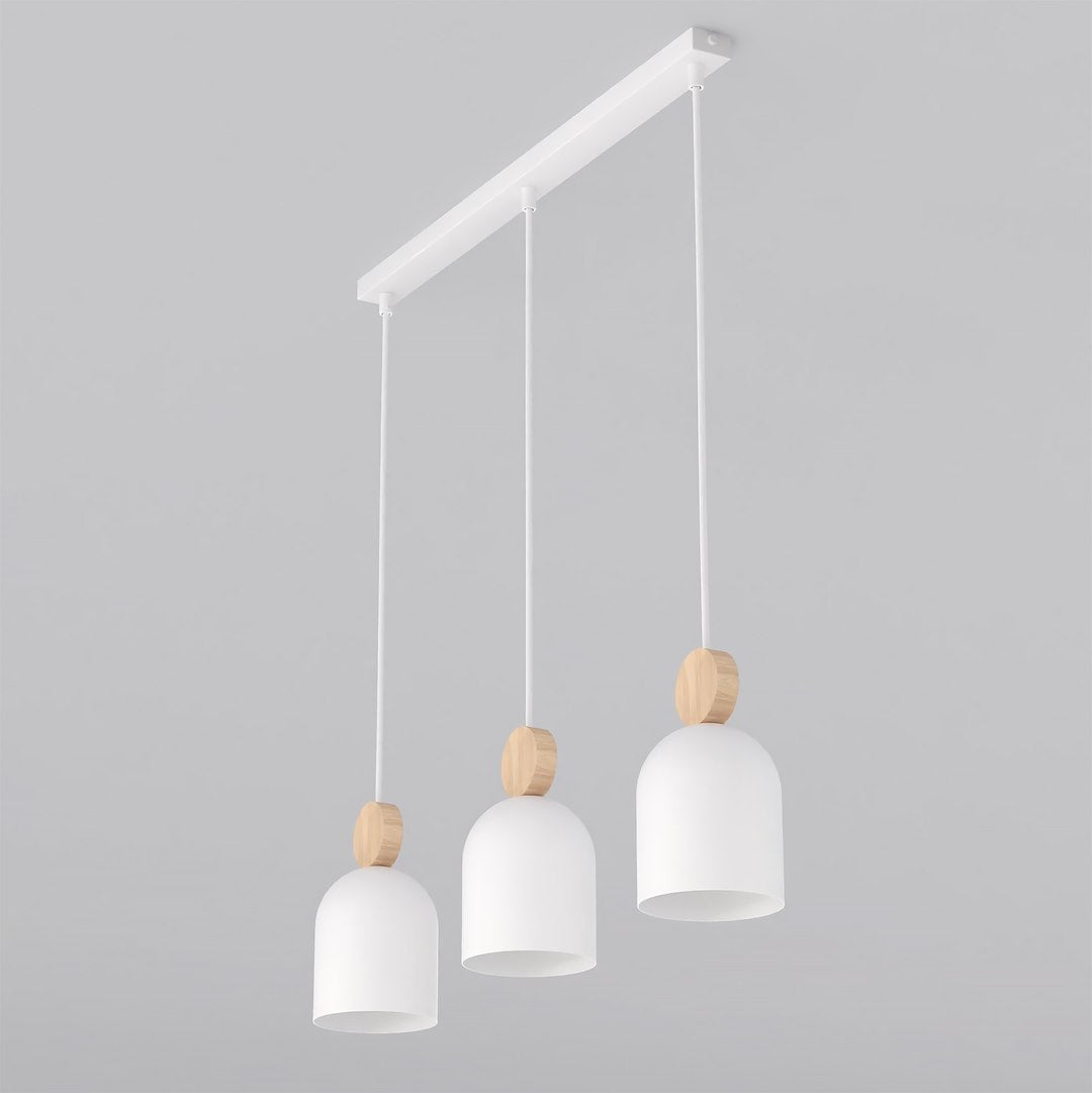 Suspension trois lumières blanche sur barre, abat-jours en cloche et disques en bois