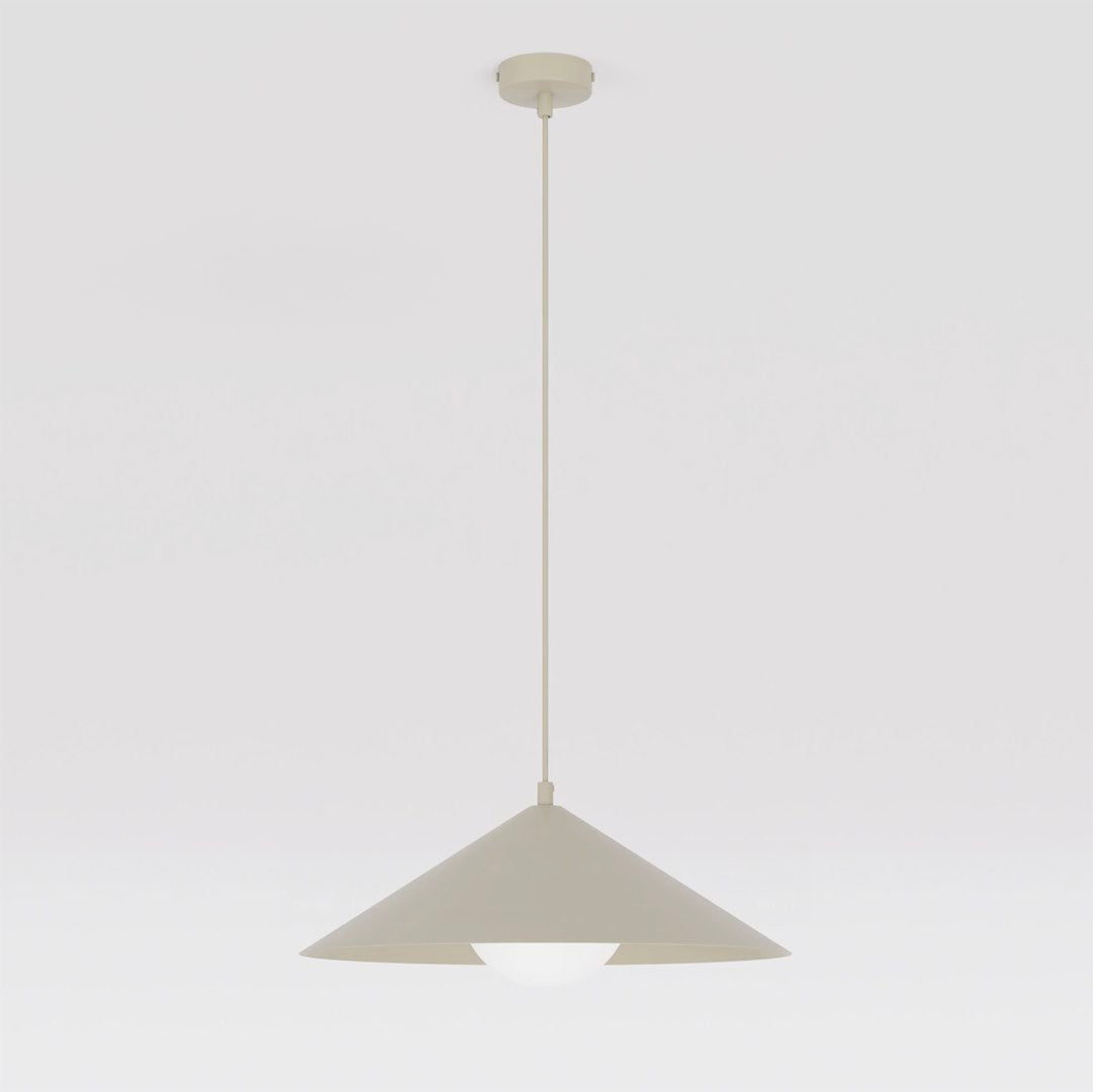 Suspension beige avec abat-jour conique et diffuseur en verre blanc, vue de face.
