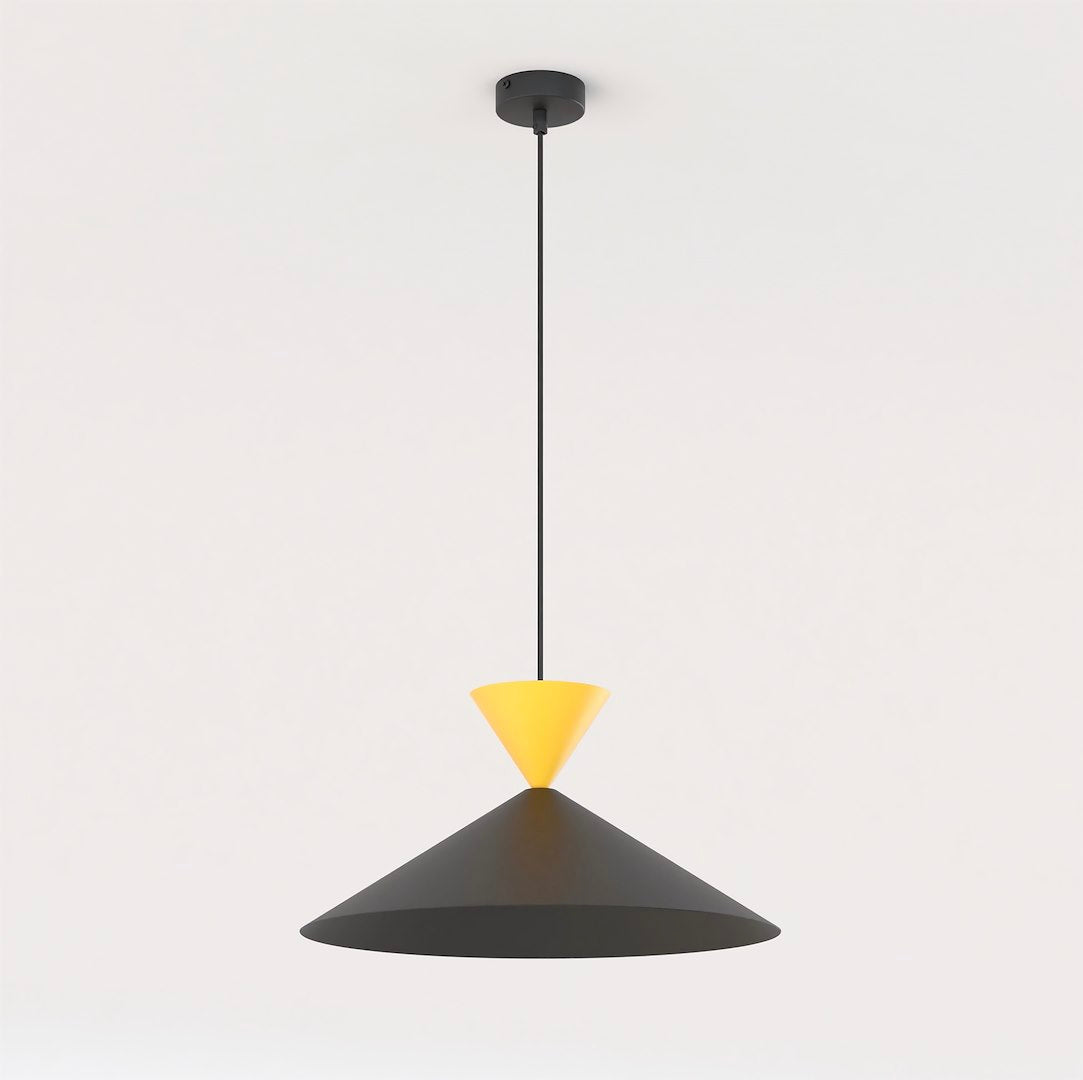 Suspension noire et orange présentée de face sur fond blanc neutre
