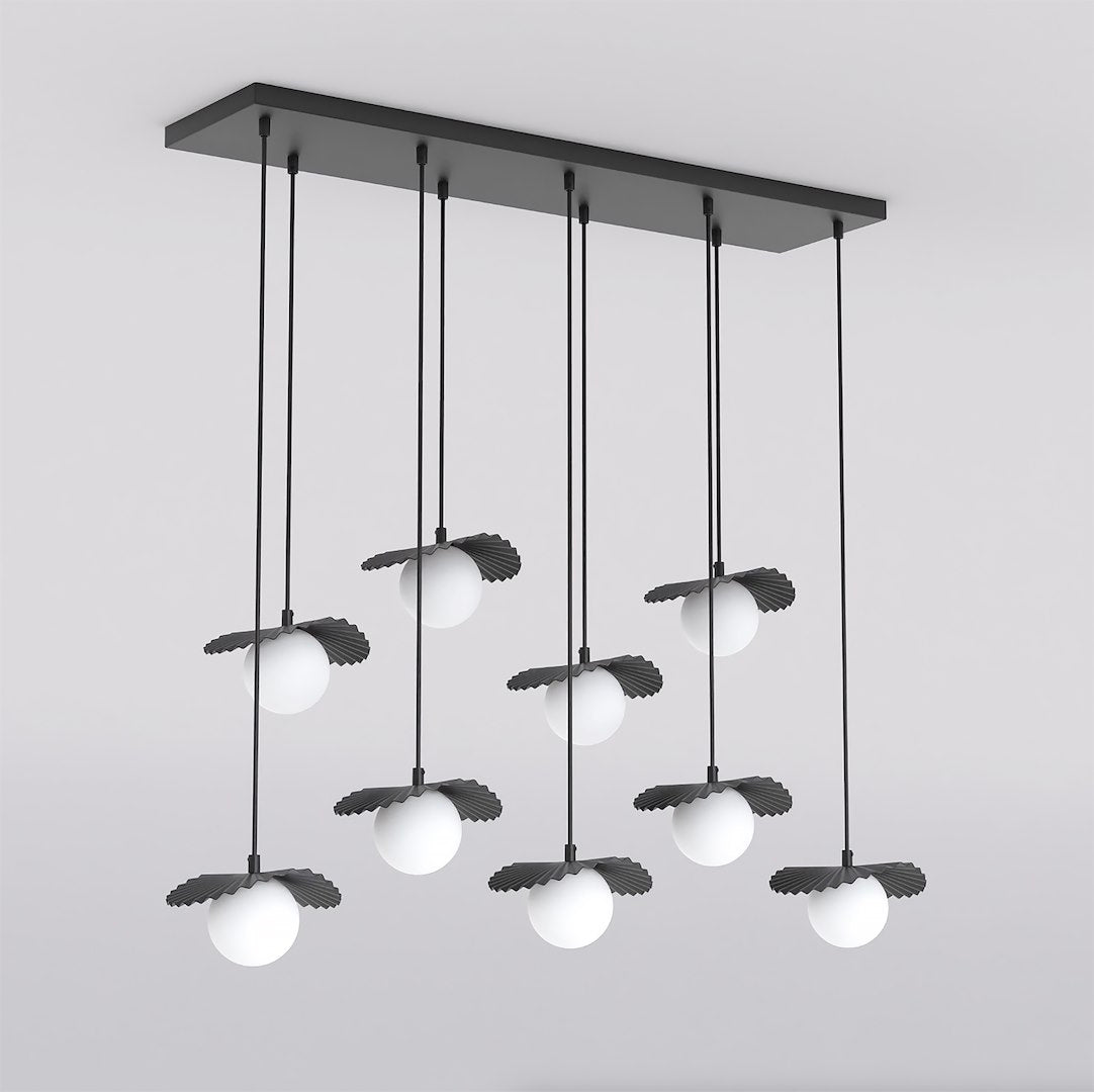 Suspension neuf lumières noire avec disques plissés et globes en verre blanc, vue de face