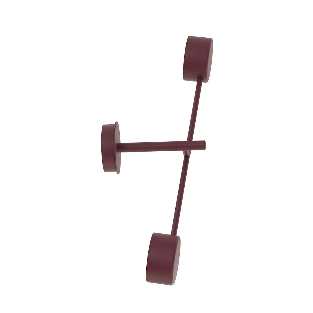 Luminaire bordeaux de trois quarts sur fond blanc, deux diffuseurs cylindriques visibles