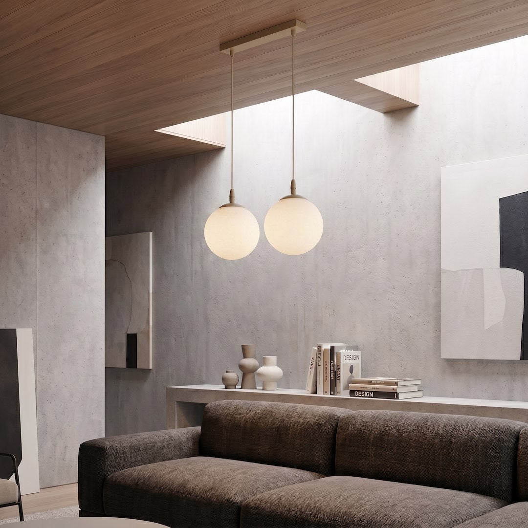 Mise en ambiance du luminaire suspendu au-dessus d'un canapé dans un salon moderne
