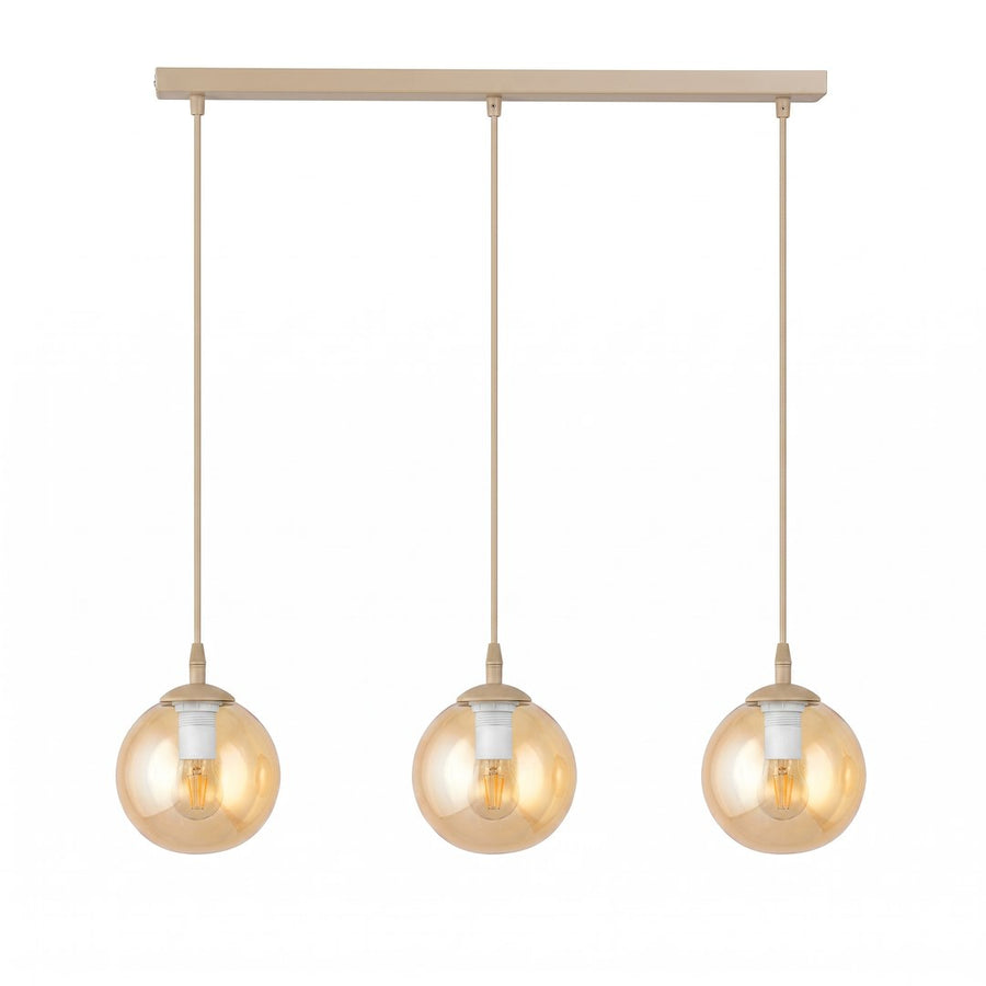 Suspension beige à trois globes en verre ambré sur barre rectangulaire, vue de face.
