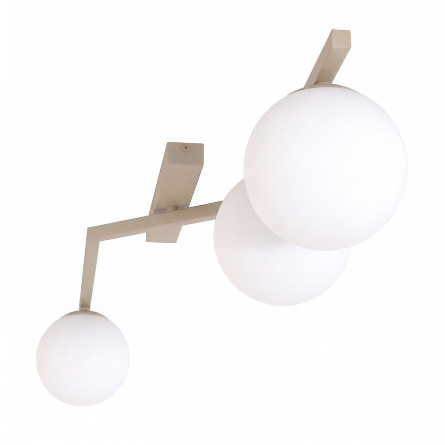Détail rapproché de la structure métallique beige et des globes en verre dépoli