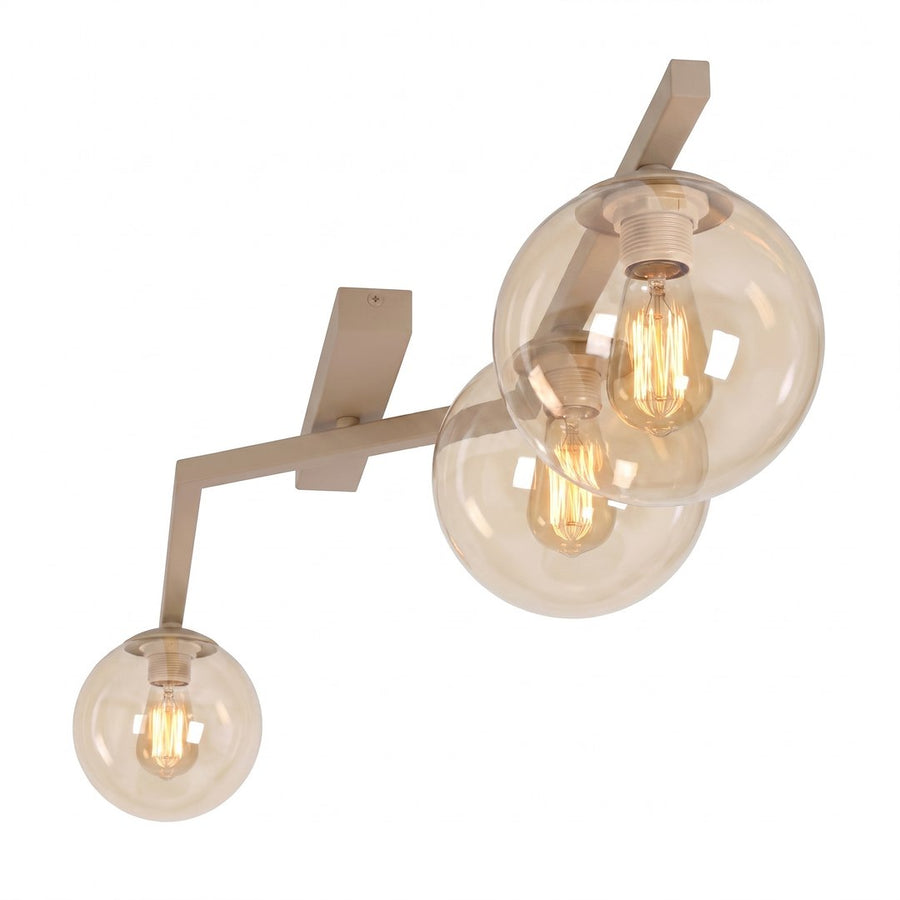 Détail rapproché des trois globes en verre transparent et de la douille beige