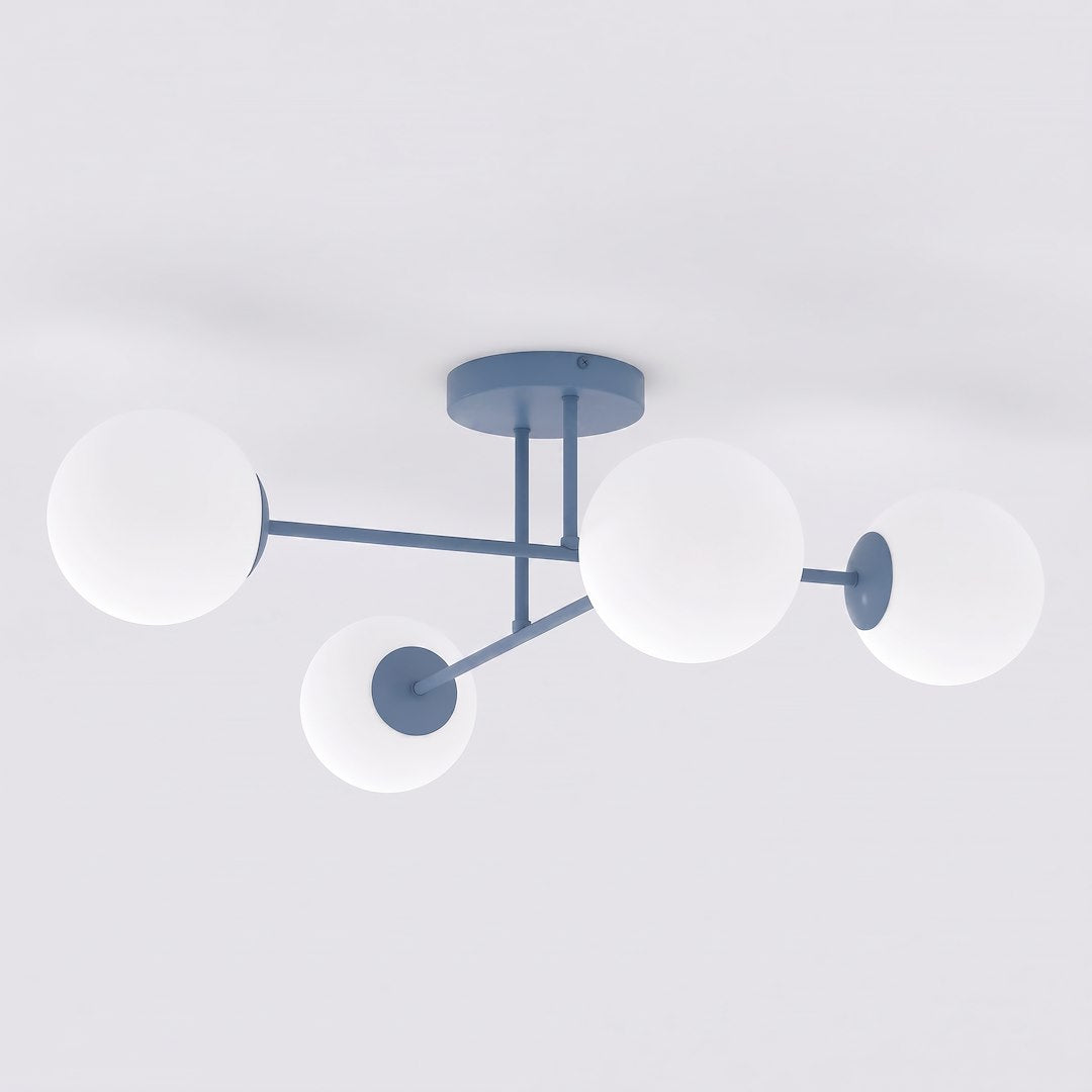 Plafonnier bleu à quatre globes de verre blanc opalin sur bras croisés