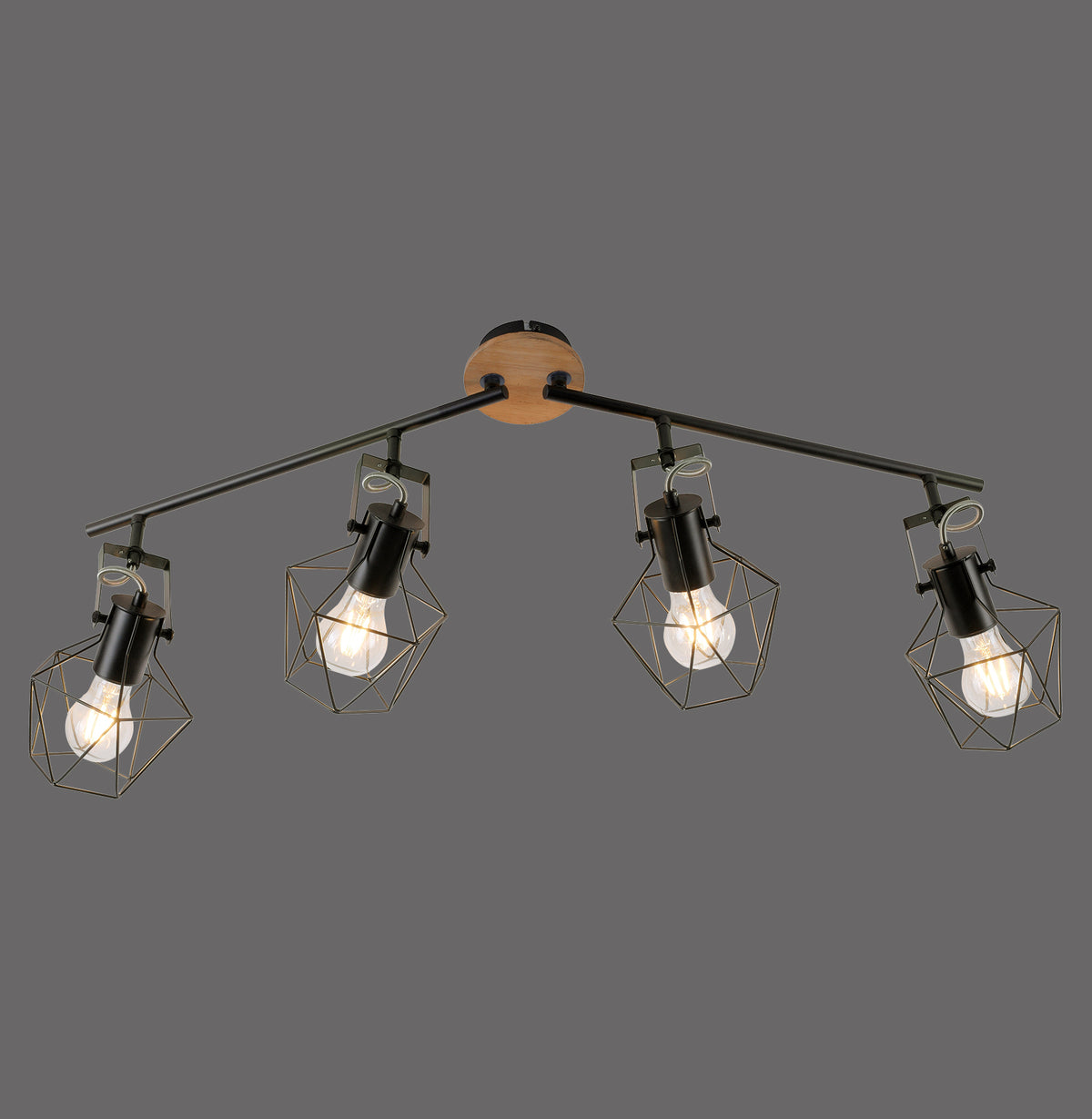 Vue de face du plafonnier quatre lumières, structure noire et base ronde en bois clair.