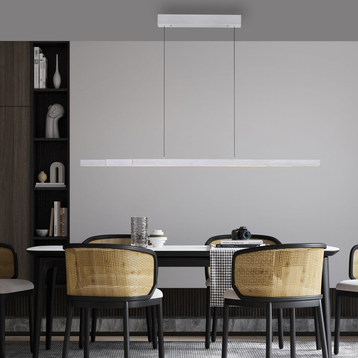 Mise en ambiance au-dessus d'une table de salle à manger contemporaine