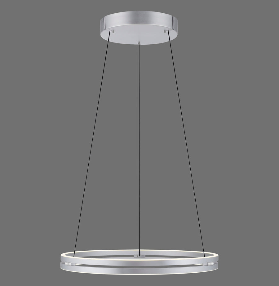 Vue de face du luminaire suspendu à double anneau en aluminium, fond gris neutre.