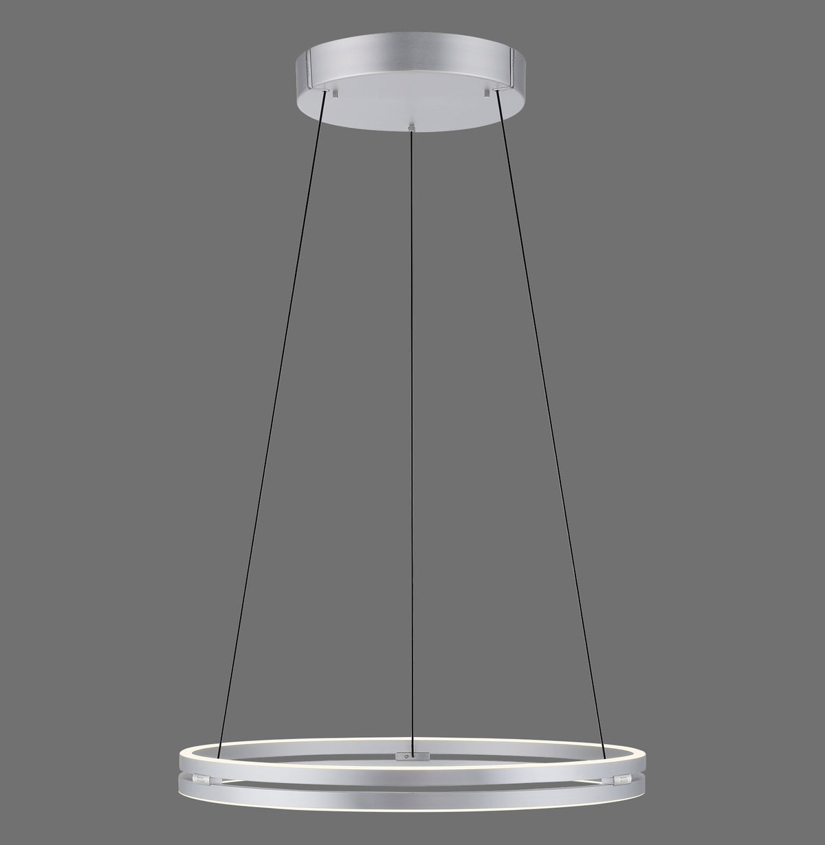 Vue de face du luminaire suspendu à double anneau en aluminium, fond gris neutre.
