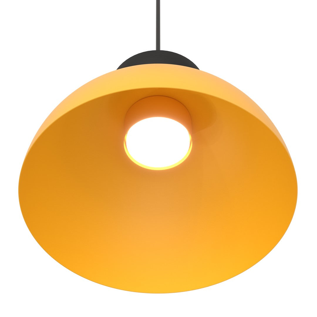 Vue en contre-plongée de l'abat-jour orange allumé, ampoule visible au centre