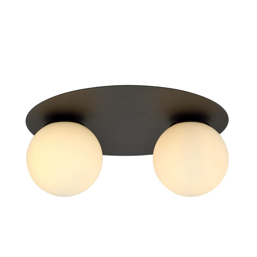 Plafonnier noir à deux globes opale allumés, vue de face sur fond blanc.