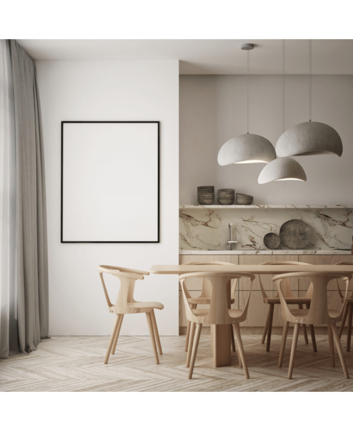 Mise en ambiance au-dessus d'une table en bois dans une salle à manger claire.