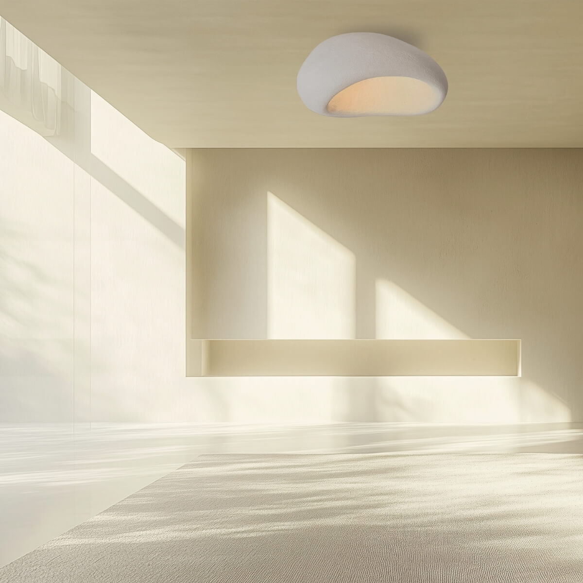 Vue d'ambiance du plafonnier allumé au plafond d'une pièce beige épurée