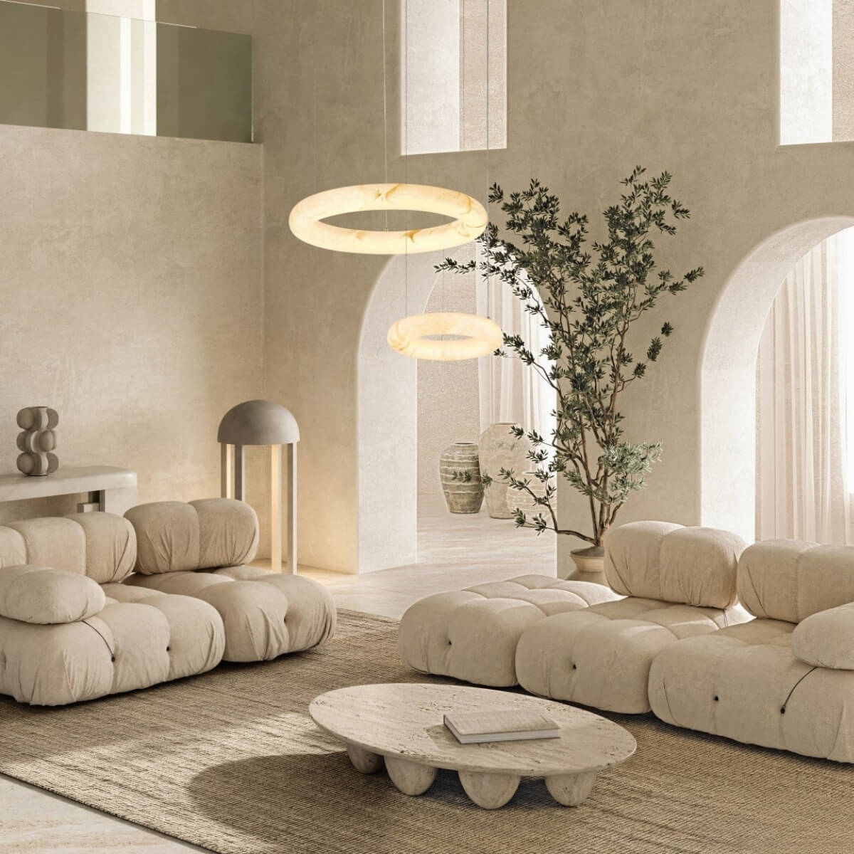 Mise en ambiance salon beige avec deux anneaux lumineux suspendus en hauteur.