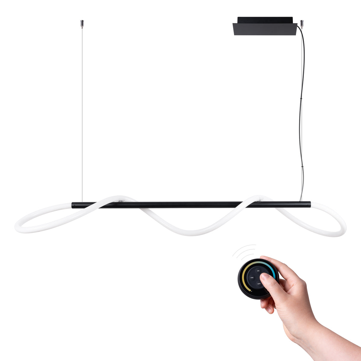 Vue d'ensemble du luminaire suspendu noir et de son ruban LED ondulé, télécommande en main