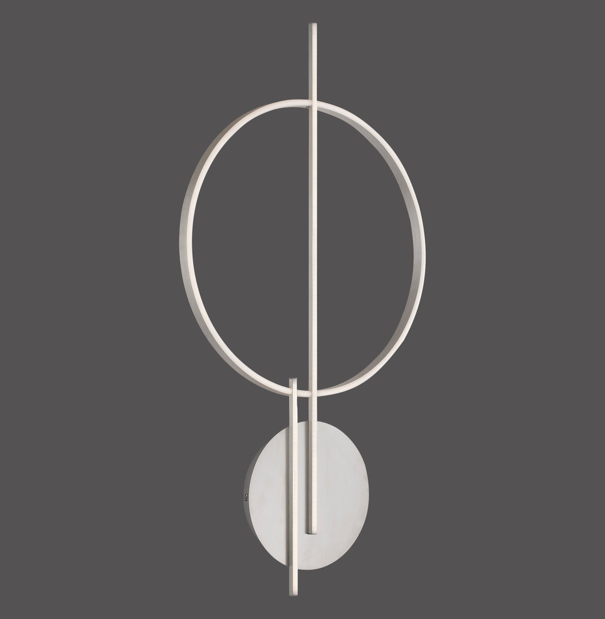 Vue de face du luminaire argenté : anneau circulaire, tige verticale et socle rond.