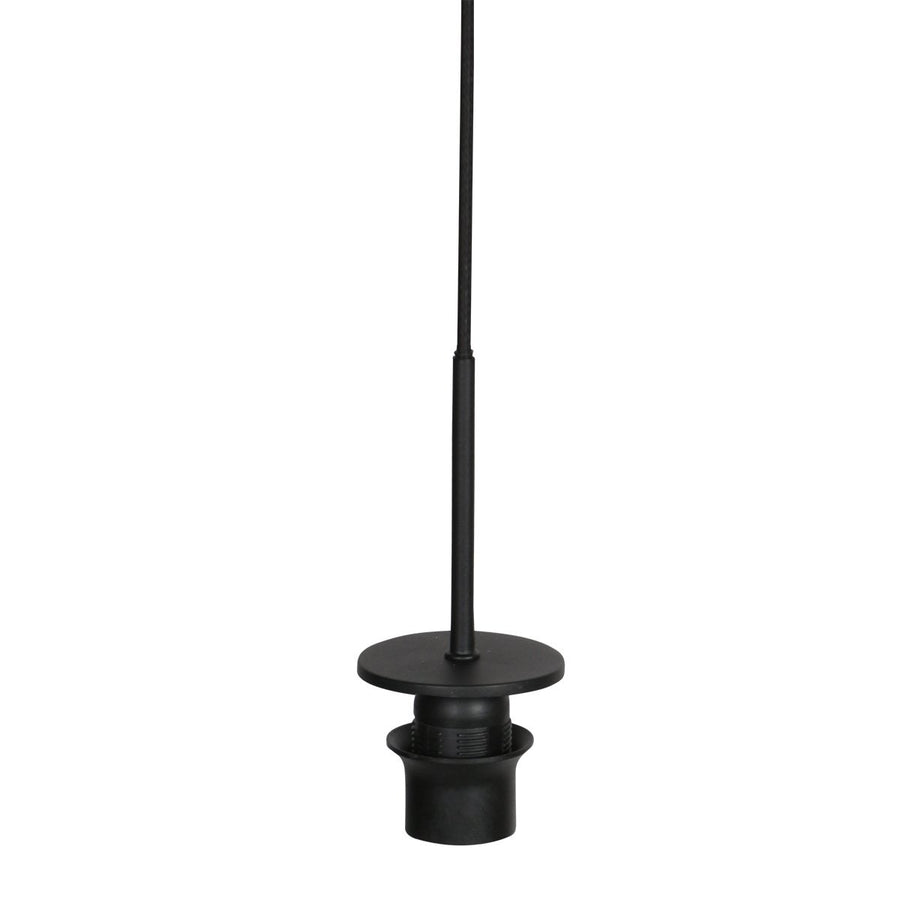 Détail du câble noir, de la douille et de la bague métallique soutenant l'abat-jour.