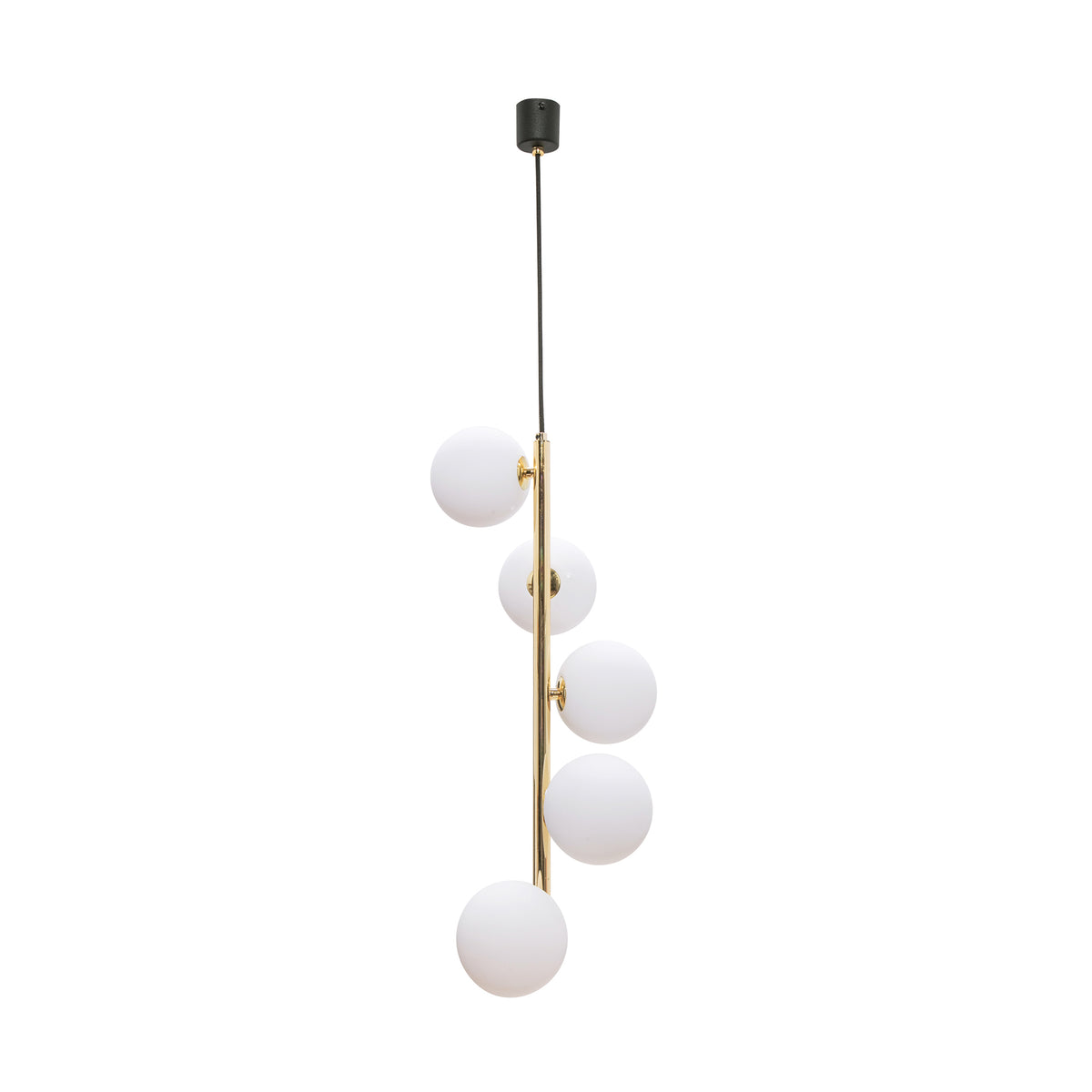 Vue complète de la suspension avec rosace noire, câble et cinq globes de verre.