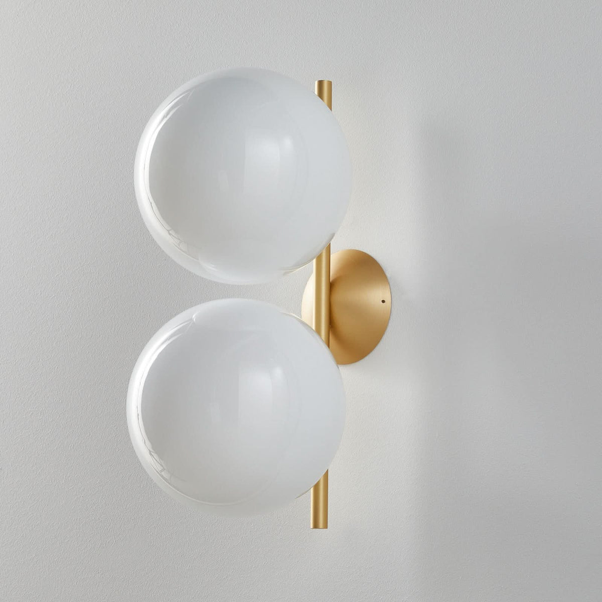 Applique murale IC C/W1 Double en verre, laiton et blanc, 2 lumières, Ø 20 cm