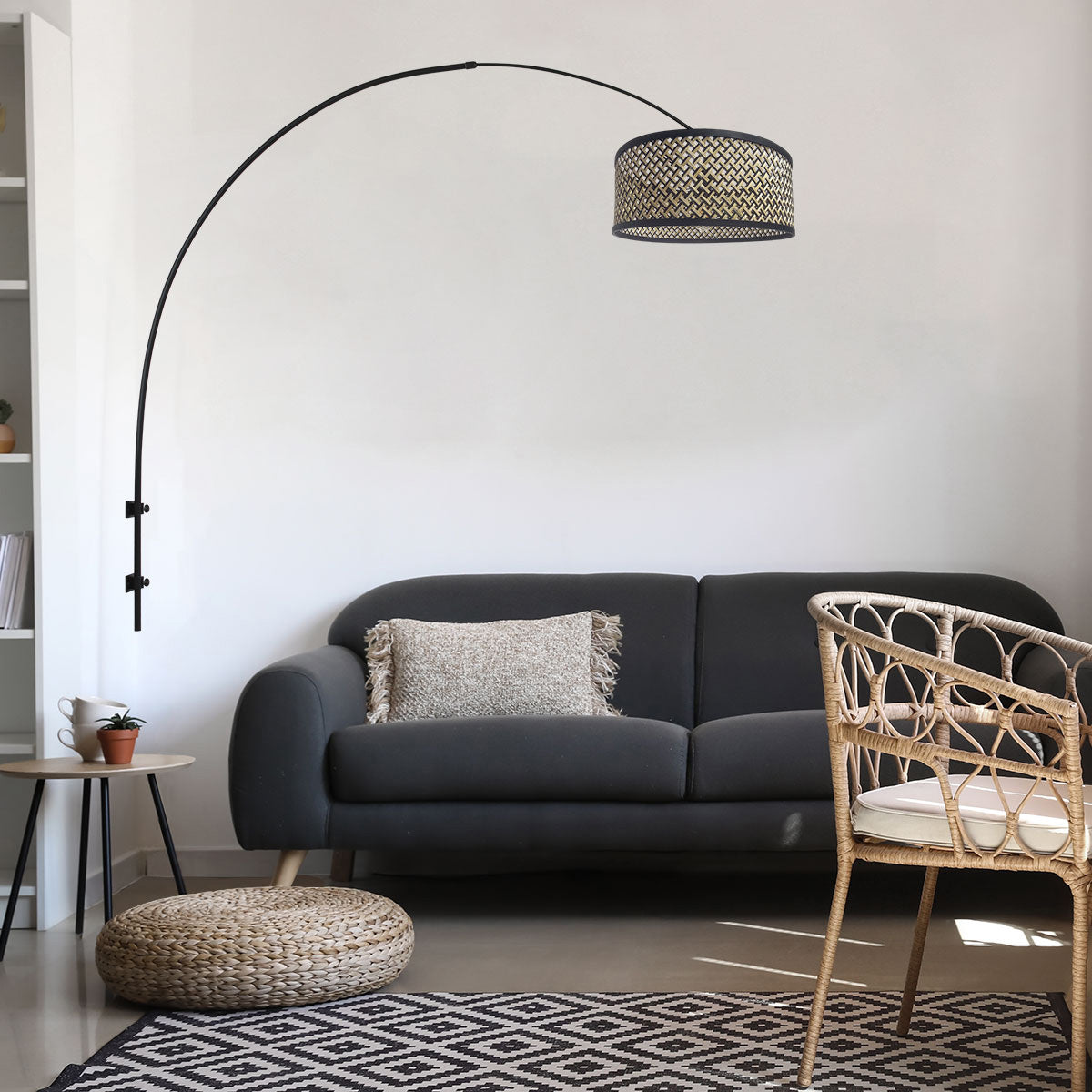 Applique murale liseuse en arc Sparkled, bambou tressé noir & beige – vue 5 – Designix.fr