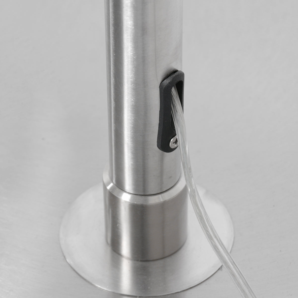 Lampadaire couleur acier / lampadaire arqué Sparkled Light 3963ST, incluant un abat-jour noir avec intérieur doré.