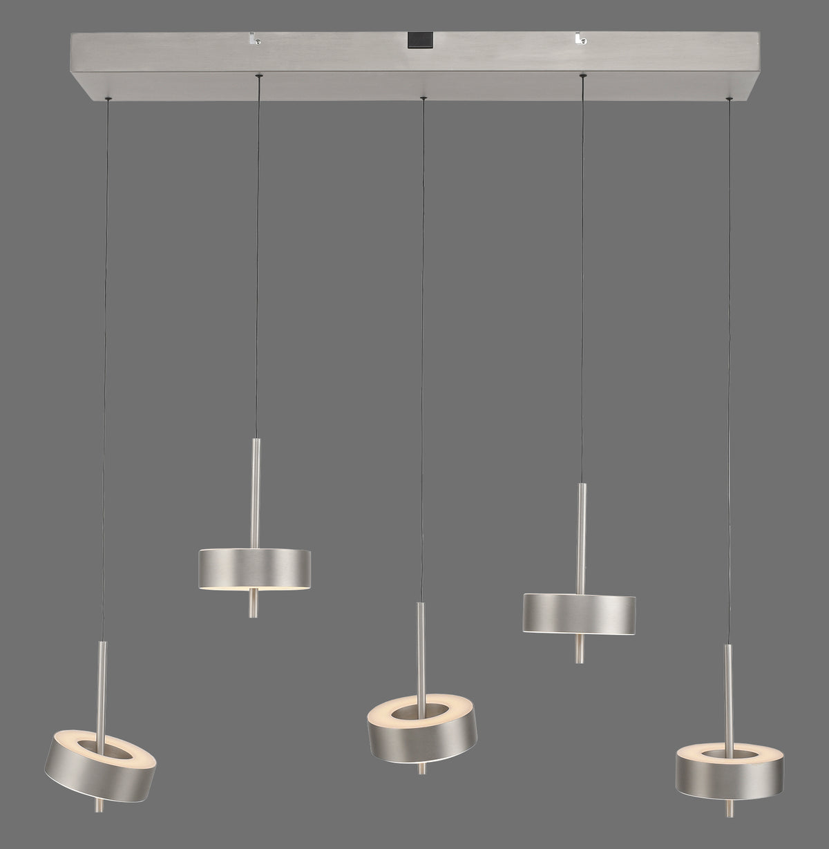 Suspension aluminium à cinq disques ronds suspendus sur câbles fins, fond gris